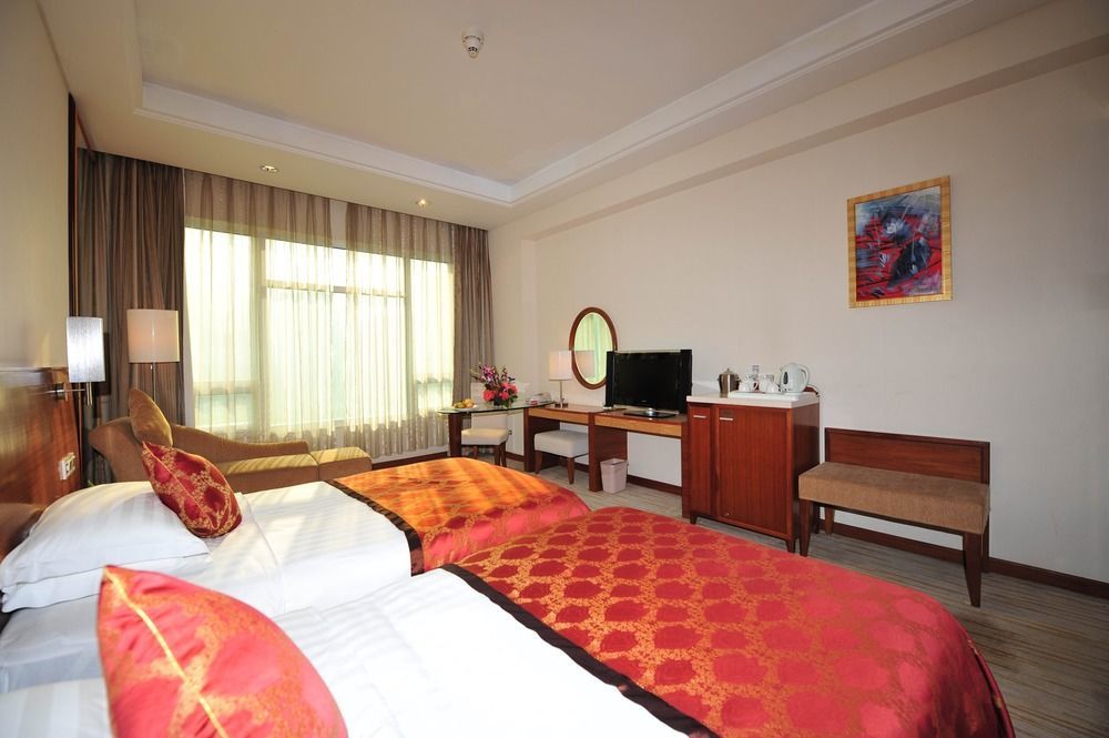 Ramada Plaza Guangzhou Hotel Exterior photo