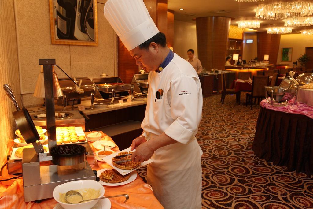 Ramada Plaza Guangzhou Hotel Exterior photo